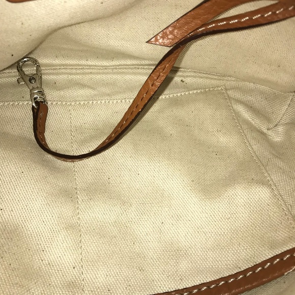 Michael Kors leather handbag. - Picture 5 of 8